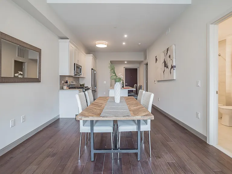 112 S 19th St — Photo 11