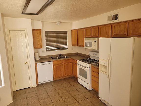 2nd image of 1073 Avenida Las Vistas NW