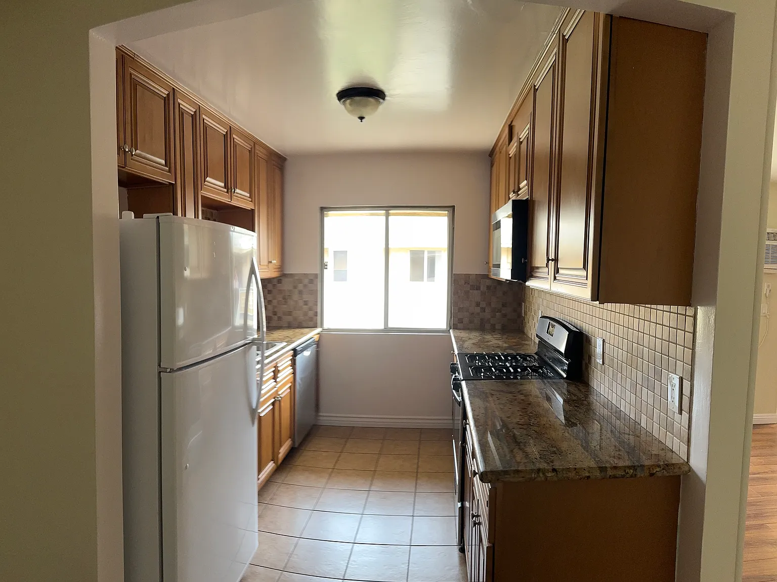 E Cedar Avenue, Burbank — Photo 4