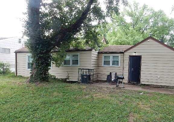 3rd image of 221 Williams Blvd