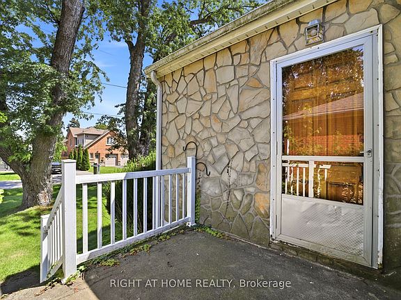 3rd image of 1290 Strathy Ave