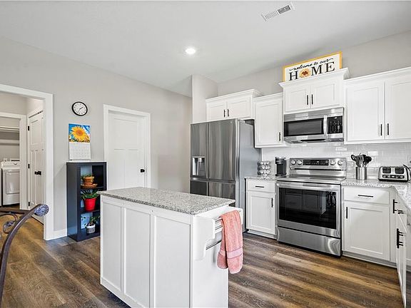 3rd image of 416 E Sea Ave