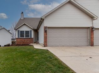 11 Crystal Ct, Bloomington, IL