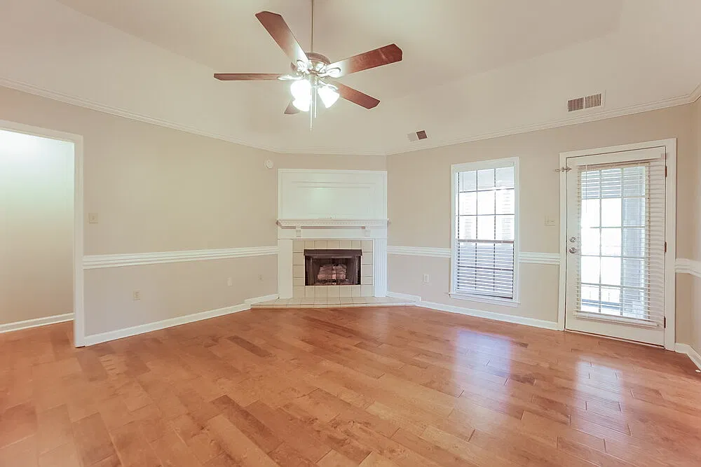 3 bed, 2.0 bath, 2201 sqft, $3,320 — Photo 3