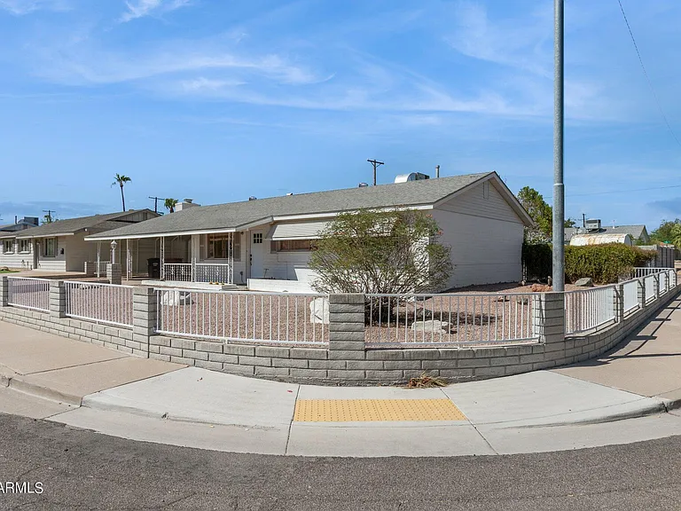 7344 E Polk St — Photo 2