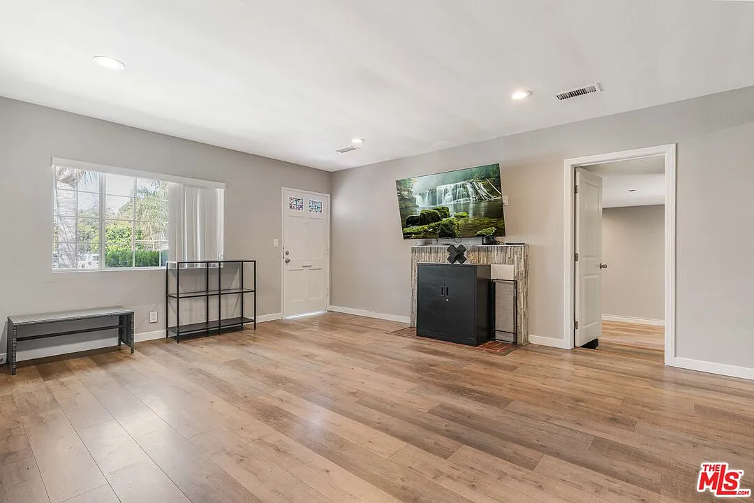 4 bed, 3.0 bath, 1400 sqft, $3,800 — Photo 4