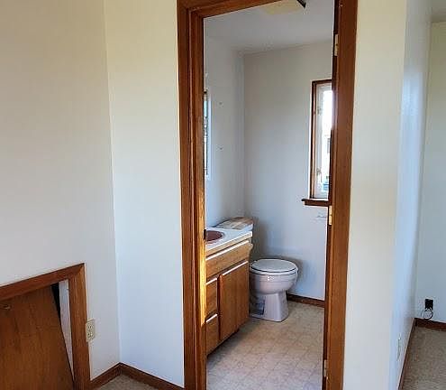 4th image of 10028 Ashworth Ave N