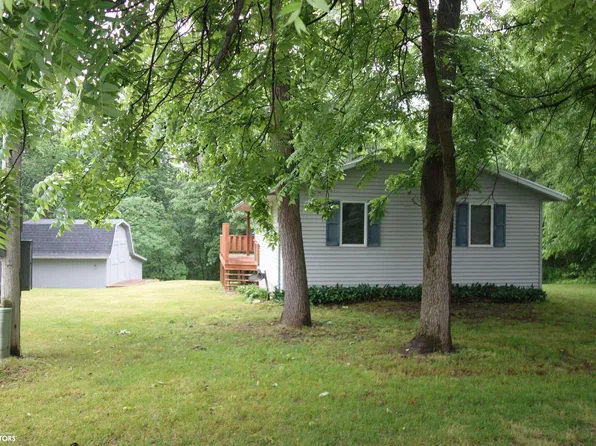 4305-4304 Shady Dr, Brooklyn, IA 52211