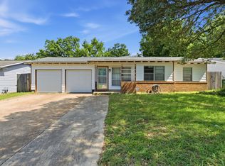 736 Oak Dr, Hurst, TX 76053