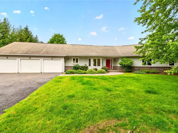 6100 Rossier Rd, Canandaigua, NY 14424