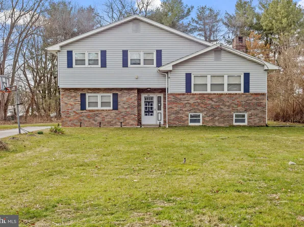 271 Fellowship Rd, Moorestown, NJ 08057