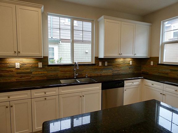 5th image of 237 Bluebonnet Ln Unit 402