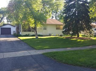 3201 Swallow Ln, Rolling Meadows, IL 60008