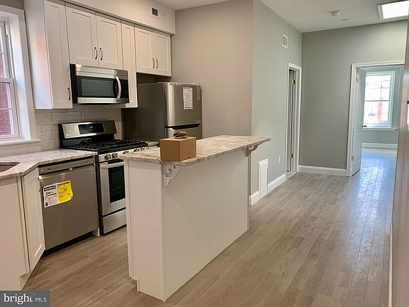 2nd image of 216 Buckingham Pl Floor 3