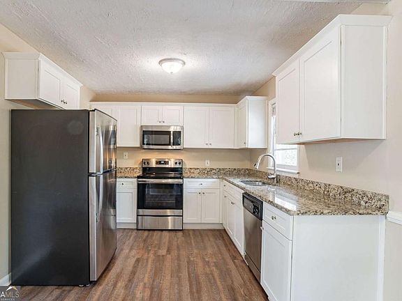 3rd image of 3018 Meadowview Dr SE