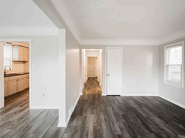 17136 Birchcrest Dr — Photo 8