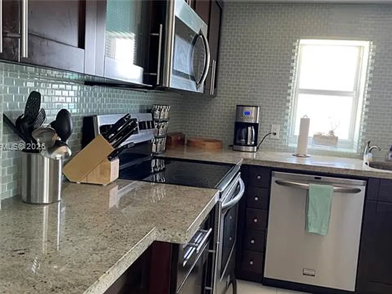 5701 Collins Ave #1714 — Photo 12