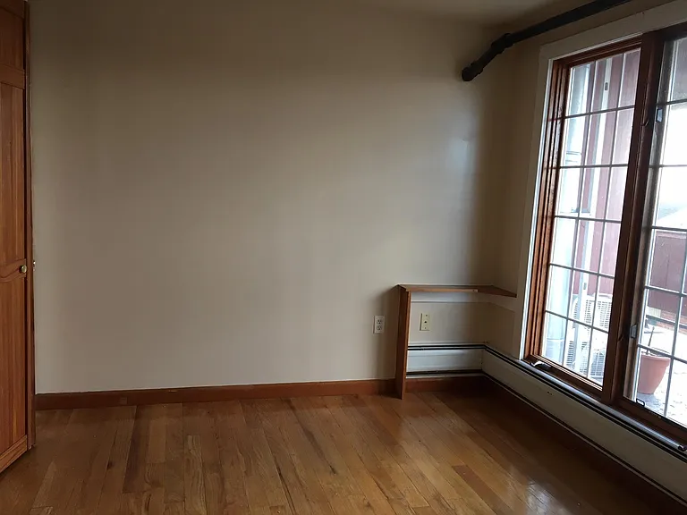 110 Thorne St #FRONT — Photo 5