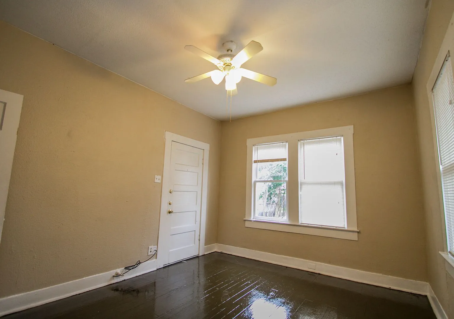 1727 Nolan — Photo 1