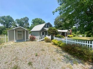 6113A White Plains Rd, Roaring River, NC 28669