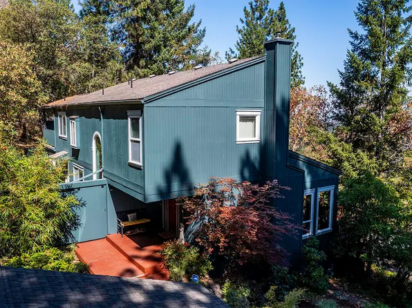 1000 Ivy Ln, Ashland, OR 97520