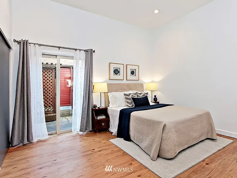 1111 E John St #1 — Photo 12