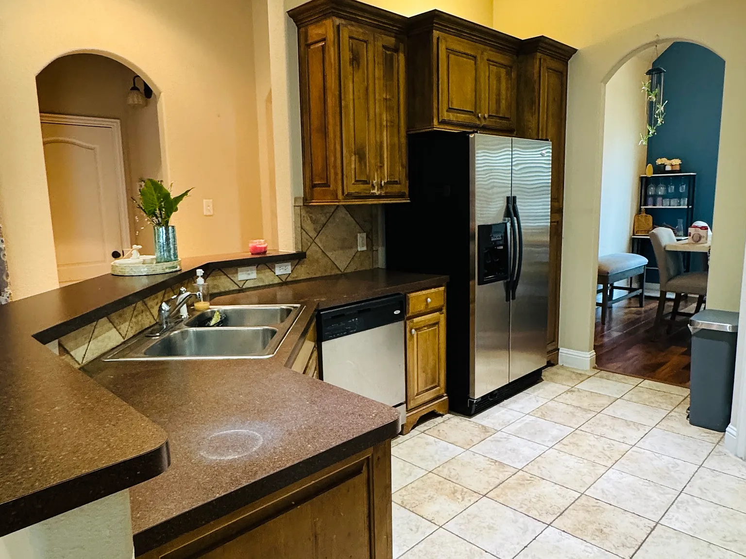 3 bed, 2090 sqft, $2,600 — Photo 3