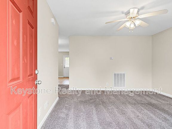 2nd image of 942B Kingsbury Dr