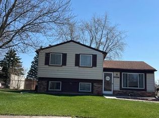 30417 Dover St, Flat Rock, MI