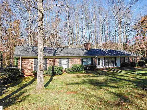 3rd image of 65 Regent Dr