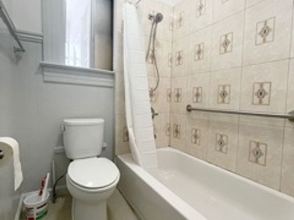 2nd image of 925A Vallejo St #925A