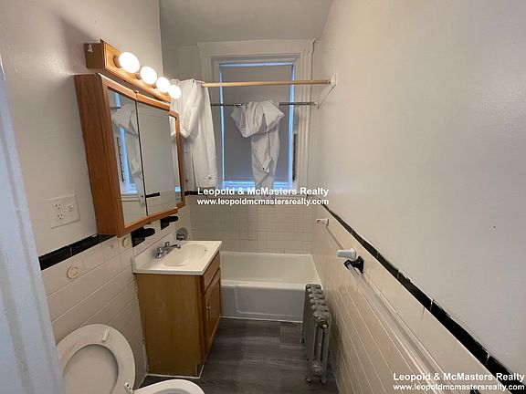 4th image of 13 Chiswick Rd #3