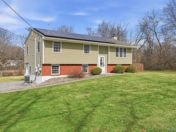 3rd image of 227 Lakeside Road