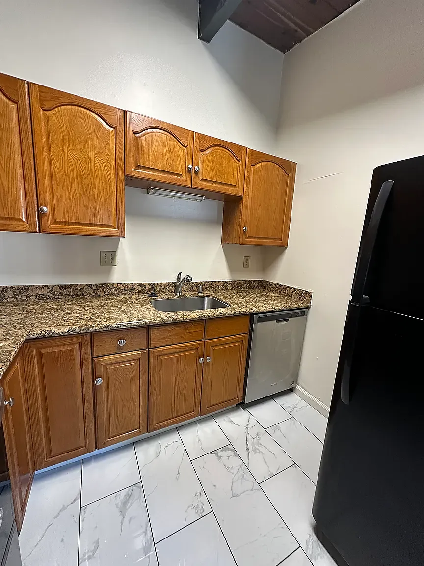 2 bed, 800 sqft, $2,200 — Photo 1