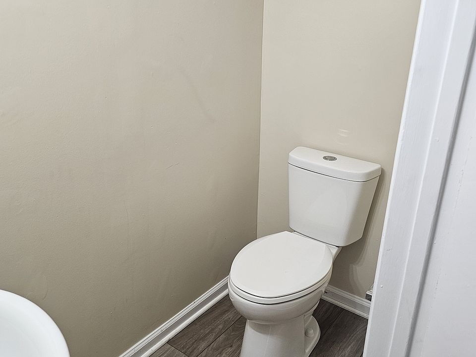 2nd image of 31 Avon Ct