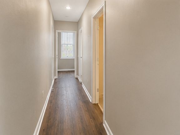 4th image of 811 Russell Blvd #1F