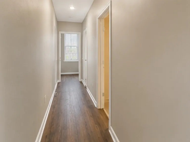 811 Russell Blvd #1F — Photo 4