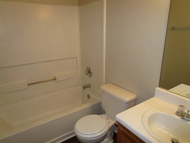 305 Brannans Ct — Photo 11