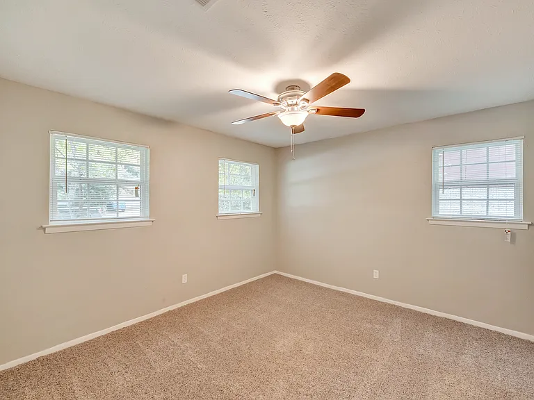 2833 Kingsbury Ave — Photo 21