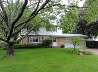 2225 Cavell Ave N, Golden Valley, MN 55427