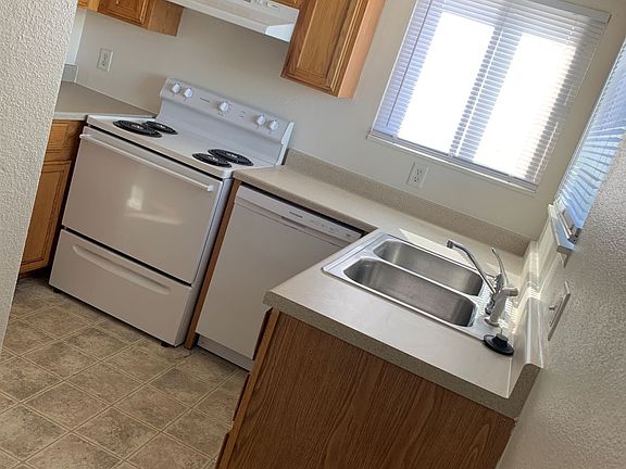 5th image of 1600 42nd St Unit 6