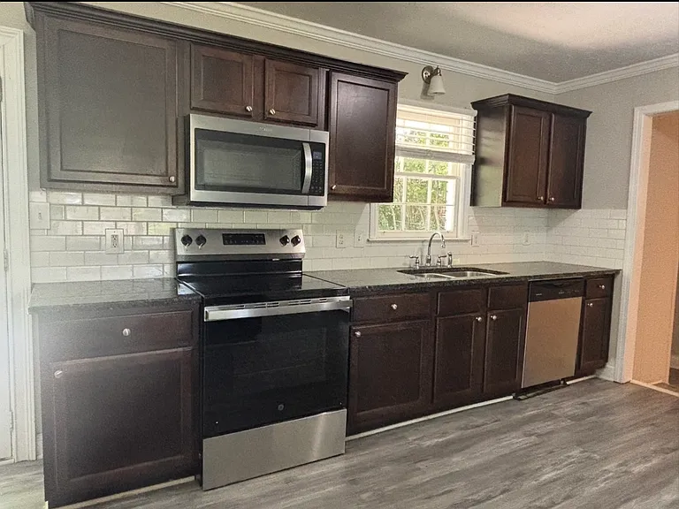 3248 Tulip Dr — Photo 7