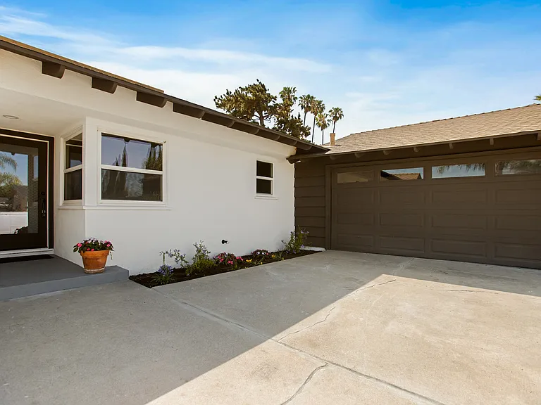 934 S Donna Beth Ave — Photo 2