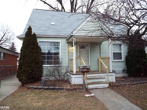 2nd image of 17631 Lowell St