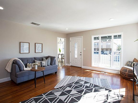 5th image of 3511 Barrett Ave