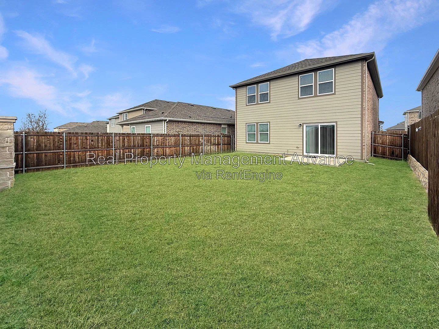 4 bed, 3.0 bath, 2260 sqft, $2,150 — Photo 2