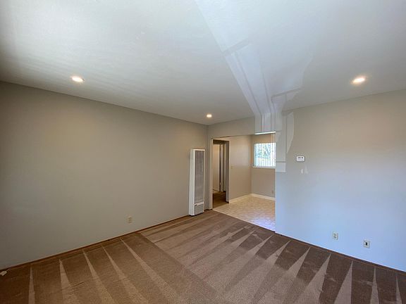 3rd image of 423 Center St APT 3