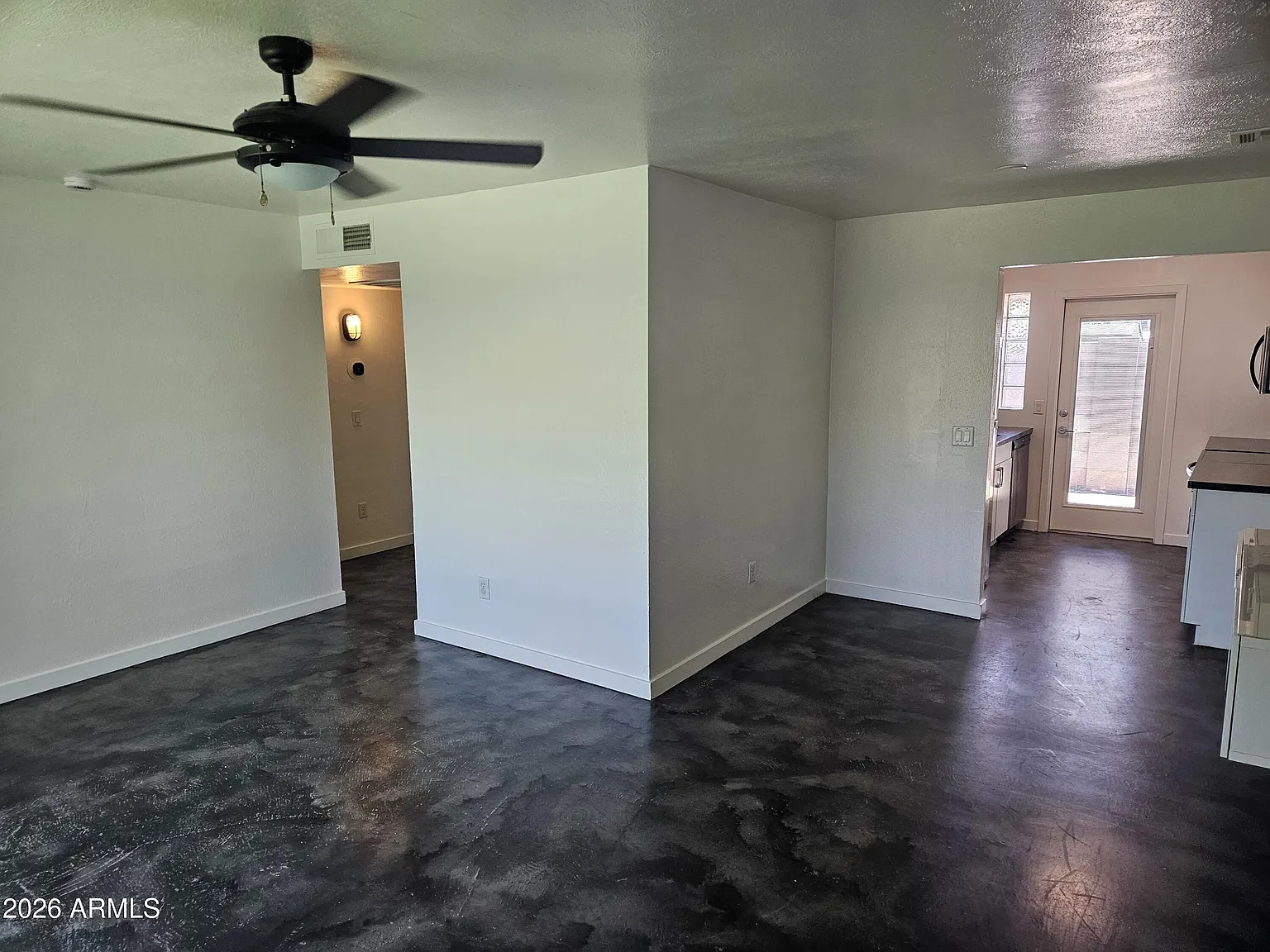 2 bed, 1.0 bath, 875 sqft, $1,650 — Photo 2