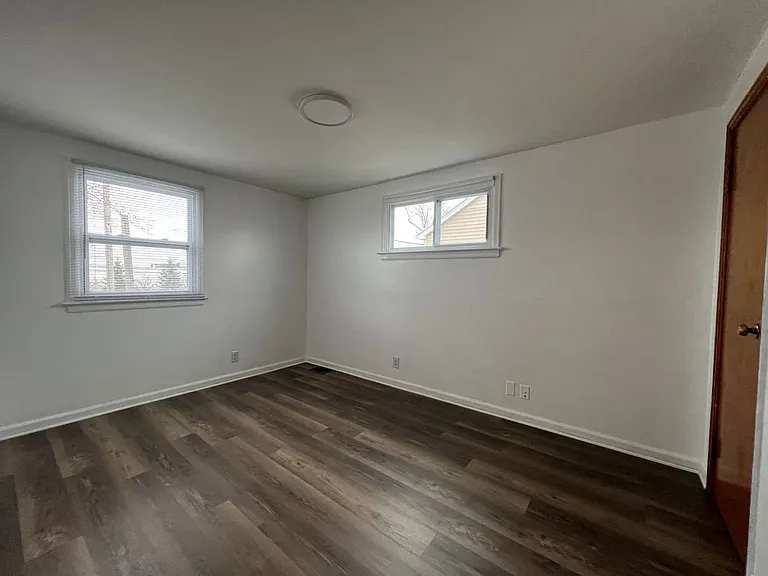 512 Cayuga Rd #LEFT — Photo 14