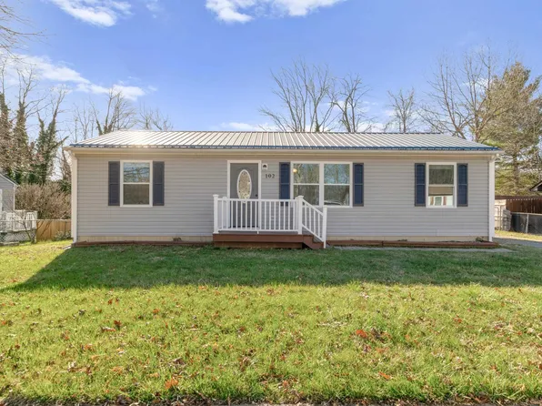 102 P T Travis Ave, Radford, VA 24141